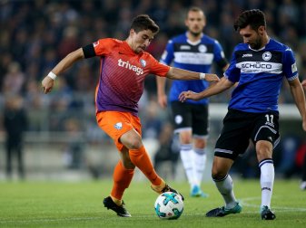 Salger (r.) verlängert in Bielefeld um ein weiteres Jahr