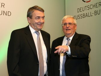 U.a. werden Niersbach (l.) und Zwanziger angeklagt