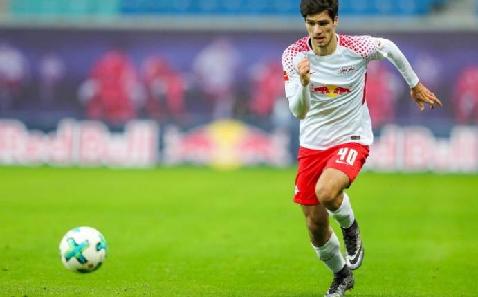 Elias Abouchabaka erhält in Leipzig einen Profivertrag bis 2020. Foto: Jan Woitas