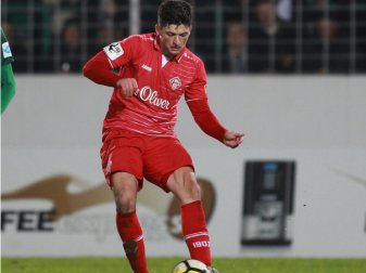Nikolaou war bislang in der 3. Liga für Würzburg am Ball Nikolaou war bislang in der 3. Liga für Würzburg am Ball