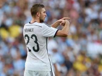 2014 selber noch im WM-Finale am Ball, 2018 als TV-Experte vor der Kamera: Christoph Kramer. Foto: Andreas Gebert 2014 selber noch im WM-Finale am Ball, 2018 als TV-Experte vor der Kamera: Christoph Kramer. Foto: Andreas Gebert