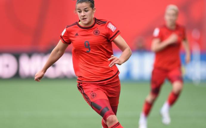 Wechselt vom Fc Bayern München zum Frauen-Bundesligist Freiburg: Nationalspielerin Lena Lotzen. Foto: Carmen Jaspersen