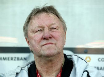 Hrubesch gönnt einigen Spielerinnen eine kurze Pause Hrubesch gönnt einigen Spielerinnen eine kurze Pause
