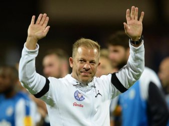 Verabschiedet sich aus Kiel: Der neue Köln-Trainer Markus Anfang. Foto: Daniel Bockwoldt Verabschiedet sich aus Kiel: Der neue Köln-Trainer Markus Anfang. Foto: Daniel Bockwoldt