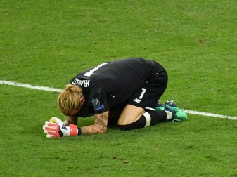Am Boden zerstört: Liverpools Torhüter Loris Karius Am Boden zerstört: Liverpools Torhüter Loris Karius