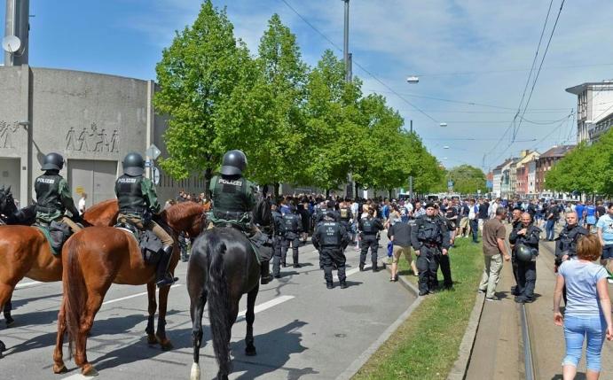 Bei den Ausschreitungen wurden 45 Personen verletzt