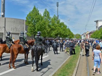 Bei den Ausschreitungen wurden 45 Personen verletzt Bei den Ausschreitungen wurden 45 Personen verletzt