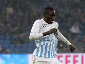 Steht bei Schalke 04 offenbar auf der Wunschliste: Raphael Dwamenas. Foto: Georgios Kefalas Steht bei Schalke 04 offenbar auf der Wunschliste: Raphael Dwamenas. Foto: Georgios Kefalas