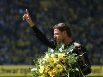 Roman Weidenfeller verabschiedet sich beim letzten Saison-Heimspiel von den BVB-Fans. Foto: Ina Fassbender Roman Weidenfeller verabschiedet sich beim letzten Saison-Heimspiel von den BVB-Fans. Foto: Ina Fassbender