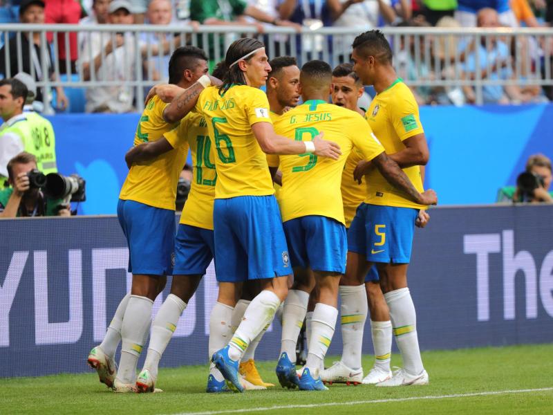 Der brasilianische Superstar Neymar jubelt über sein Tor. Foto: Christian Charisius