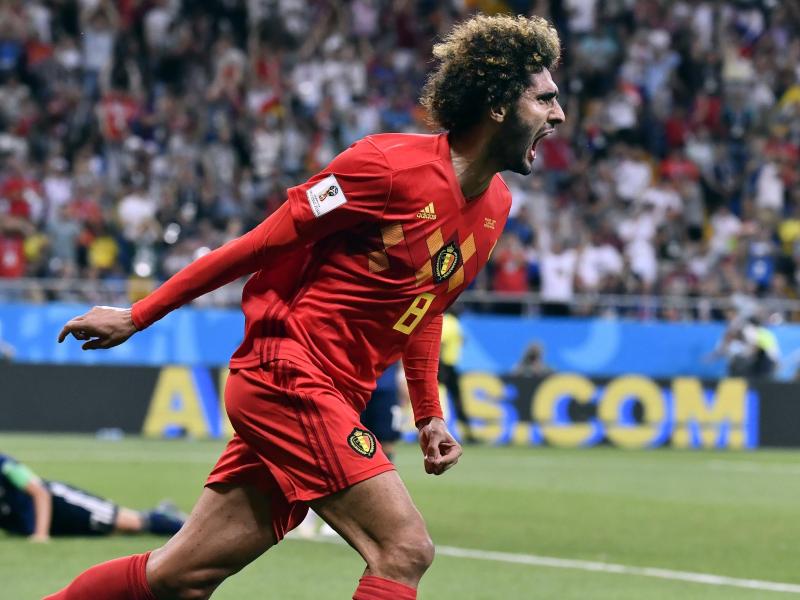 Der Belgier Marouane Fellaini hat das Tor zum 2:2 erzielt und läuft jübelnd über das Spielfeld. Foto: Dirk Waem/BELGA