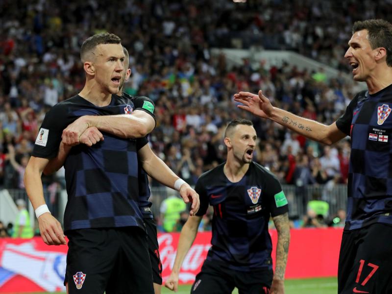 Ivan Perisic (2.v.r.) traf für Kroatien zum 1:1. Foto: Thanassis Stavrakis/AP