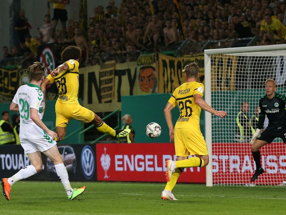 Axel Witsel (Mitte) trifft in der Nachspielzeit zum 1:1