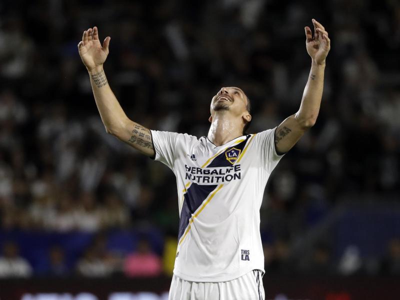Zlatan Ibrahimovic von den LA Galaxy jubelt über das 500. Tor seiner Karriere. Foto: Marcio Jose Sanchez/AP