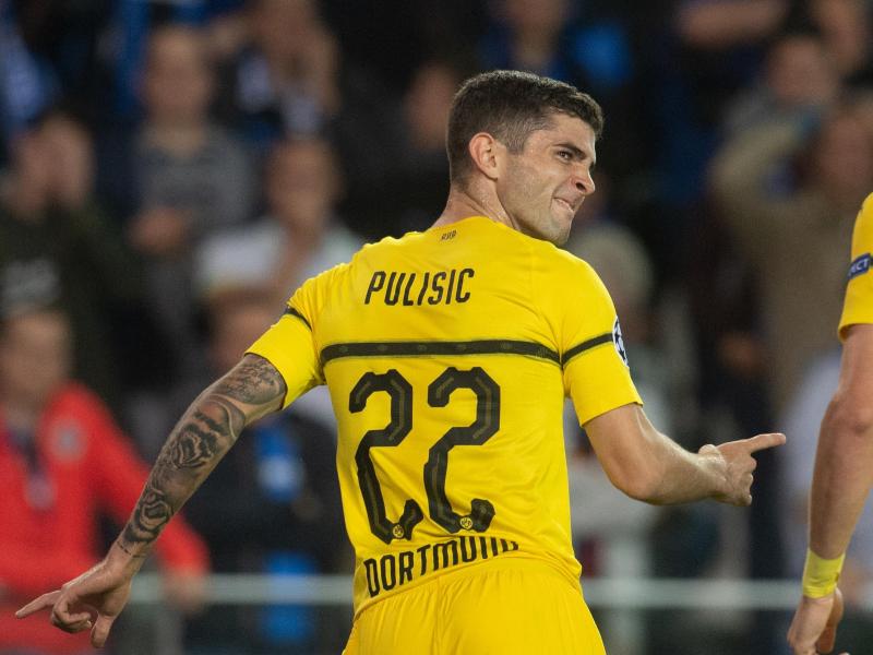 Dortmunds Christian Pulisic (l) jubelt über seinen Treffer zum 1:0 gegen den FC Brügge. Foto: Bernd Thissen