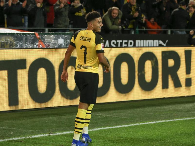 Dortmunds Torschütze Jadon Sancho feiert seinen Treffer zum 1:0 gegen Mönchengladbach. Foto: Friso Gentsch