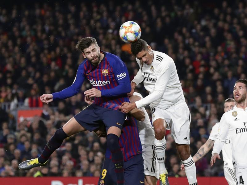Das Spiel zwischen den beiden spanischen Platzhirschen FC Barcelona und Real Madrid im Copa del Rey endete 1:1. Foto: Manu Fernandez/AP
