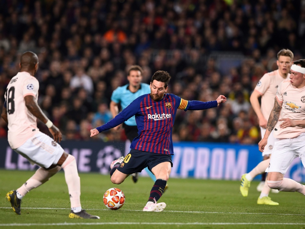 Messi (2.v.l.) schießt Barcelona zum Sieg