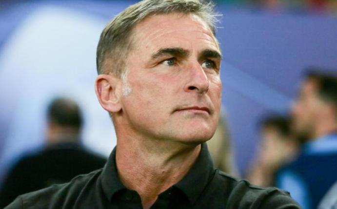 U21-Trainer Stefan Kuntz sorgt sich um die Erkältungsgefahr durch zu kalt eingestellte Klimaanlagen. Foto: Cezaro De Luca