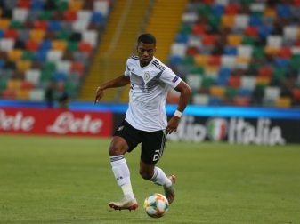 Kann sich vorstellen in der Olympia-Mannschaft mit ehemaligen Nationalspielern aufzulaufen: Benjamin Henrichs. Foto: Cezaro De Luca Kann sich vorstellen in der Olympia-Mannschaft mit ehemaligen Nationalspielern aufzulaufen: Benjamin Henrichs. Foto: Cezaro De Luca