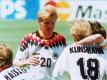 Vom Stinkefinger Stefan Effenbergs gibt es kein Foto: Der Nationalspieler ließ sich während des WM-Spiels gegen Südkorea zur unfeinen Geste gegenüber den eigenen Fans hinreißen. Foto Bernd Weissbrod