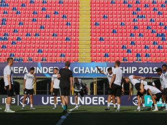 Die Spieler der deutschen U21 wollen durch einen Sieg über Rumäniens Überraschungsteam ins EM-Endspiel. Foto: Cezaro De Luca Die Spieler der deutschen U21 wollen durch einen Sieg über Rumäniens Überraschungsteam ins EM-Endspiel. Foto: Cezaro De Luca