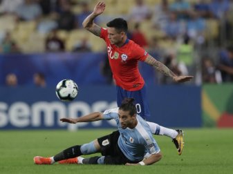 Der Leverkusener Charles Aránguiz ist derzeit mit Chile bei der Copa America in Brasilien im Einsatz. Foto: Silvia Izquierdo/AP Der Leverkusener Charles Aránguiz ist derzeit mit Chile bei der Copa America in Brasilien im Einsatz. Foto: Silvia Izquierdo/AP