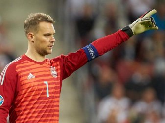 Manuel Neuer rechtfertigte den Nummer-1-Status erst mit starken Leistungen im Schlussspurt. Foto: Thomas Frey Manuel Neuer rechtfertigte den Nummer-1-Status erst mit starken Leistungen im Schlussspurt. Foto: Thomas Frey
