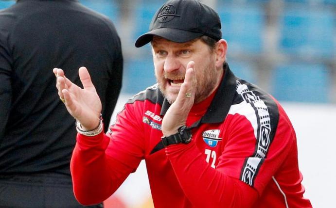 Paderborn-Coach Steffen Baumgart steigt mit seinem Team in die Vorbereitung auf die Bundesliga-Saison ein. Foto: Roland Weihrauch