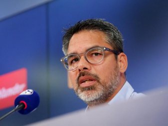 David Wagner stellt sich als neuer Cheftrainer vom FC Schalke 04 vor. Foto: Roland Weihrauch David Wagner stellt sich als neuer Cheftrainer vom FC Schalke 04 vor. Foto: Roland Weihrauch