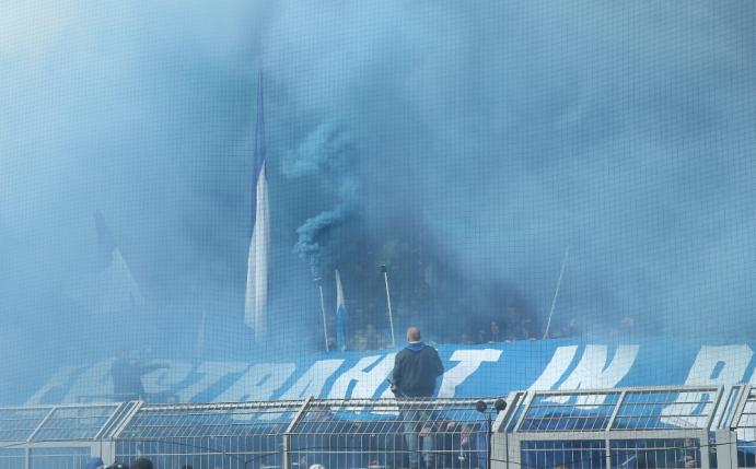 Schalke wegen Fehlverhalten der Fans zur Kasse gebeten