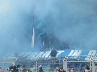 Schalke wegen Fehlverhalten der Fans zur Kasse gebeten Schalke wegen Fehlverhalten der Fans zur Kasse gebeten