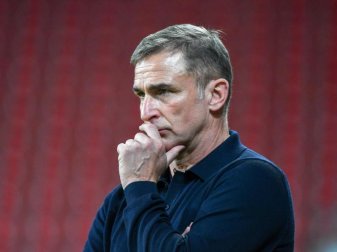 Hat die Startelf gegen Rumänien auf zwei Positionen verändert: U21-Trainer Stefan Kuntz. Foto: Armin Weigel Hat die Startelf gegen Rumänien auf zwei Positionen verändert: U21-Trainer Stefan Kuntz. Foto: Armin Weigel