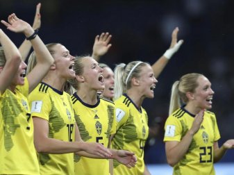Die Schwedinnen wollen sich endlich gegen die Deutschen durchsetzen. Foto: Francisco Seco/AP Die Schwedinnen wollen sich endlich gegen die Deutschen durchsetzen. Foto: Francisco Seco/AP