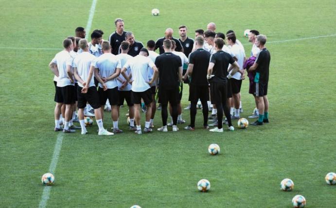 Nach dem Einzug in das Finale der U21-EM in Itlaien und San Marino steht der deutsche Fußball-Nachwuchs im Fokus. Foto: Cezaro De Luca