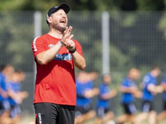 Leitet den Trainingsauftakt von Aufsteiger SC Paderborn: Chefcoach Steffen Baumgart. Foto: Guido Kirchner Leitet den Trainingsauftakt von Aufsteiger SC Paderborn: Chefcoach Steffen Baumgart. Foto: Guido Kirchner