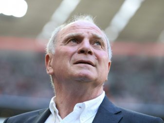 Uli Hoeneß stichelt gegen den BVB Uli Hoeneß stichelt gegen den BVB