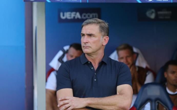 Stefan Kuntz ändert seine Startelf im EM-Endspiel gegen Spanien auf zwei Positionen. Foto: Cezaro De Luca