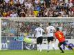 Fabian Ruiz (r.) trifft zum 1:0 für Spanien 