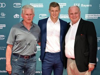 Jupp Heynckes (l) und Uli Hoeneß (r) auf der Premiere der Dokumentation «KROOS». Foto: Henning Kaiser Jupp Heynckes (l) und Uli Hoeneß (r) auf der Premiere der Dokumentation «KROOS». Foto: Henning Kaiser