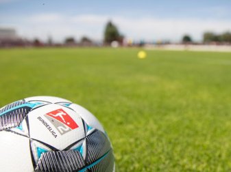 Das Transferfenster für die erste und zweite Fußball-Bundesliga läuft in diesem Sommer länger. Foto: Jan Woitas