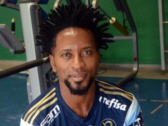 Übt Kritik an der Einstellung Neymars: Der frühere brasilianische Nationalspieler Zé Roberto. Foto: Georg Ismar Übt Kritik an der Einstellung Neymars: Der frühere brasilianische Nationalspieler Zé Roberto. Foto: Georg Ismar