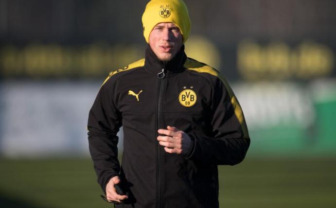 Zum Medizincheck in Frankfurt: Erik Durm 2018 beim Training in Borussia Dortmund. Foto: Bernd Thissen