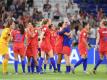 Die US-Spielerinnen feiern ihren Sieg über England. Foto: Sebastian Gollnow