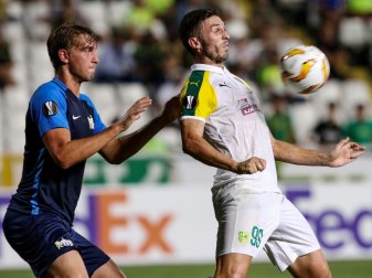 Andreas Maxsö (l.) zieht es von Zürich nach Krefeld Andreas Maxsö (l.) zieht es von Zürich nach Krefeld