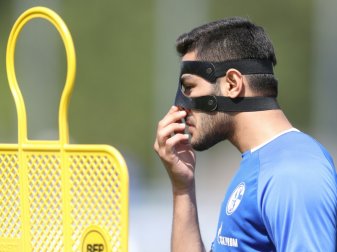 Schalkes Neuzugang Ozan Kabak fällt vorerst verletzt aus Schalkes Neuzugang Ozan Kabak fällt vorerst verletzt aus