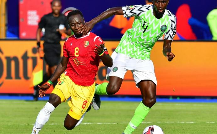 Naby Keita (l.) fällt für die restlichen Spiele aus