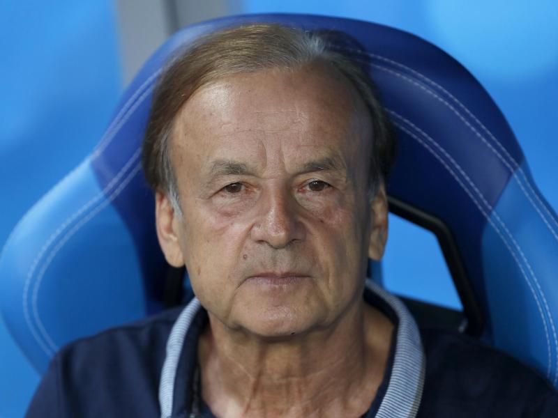 Steht mit Nigeria beim Afrika-Cup im Viertelfinale: Trainer Gernot Rohr. Foto: Darko Vojinovic/AP