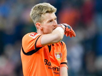 Leverkusen-Torwart Lukas Hradecky floh in seiner Heimat vor einem Bären. Foto: Uwe Anspach Leverkusen-Torwart Lukas Hradecky floh in seiner Heimat vor einem Bären. Foto: Uwe Anspach