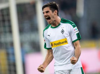 Hat sich ein zweites Standbein neben dem Fußball aufgebaut: Gladbachs Jonas Hofmann. Foto: Marius Becker Hat sich ein zweites Standbein neben dem Fußball aufgebaut: Gladbachs Jonas Hofmann. Foto: Marius Becker